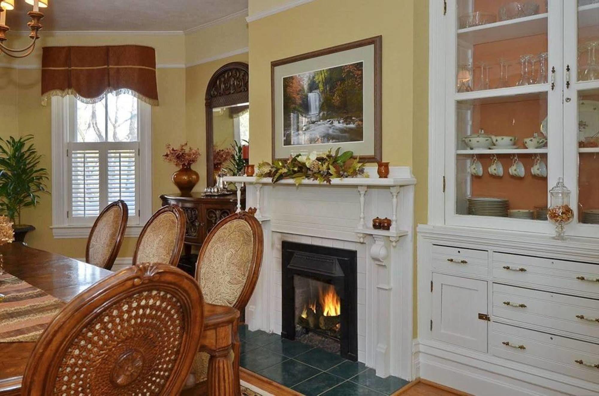 Oak Hill On Love Lane Bed And Breakfast Inn Waynesville Extérieur photo