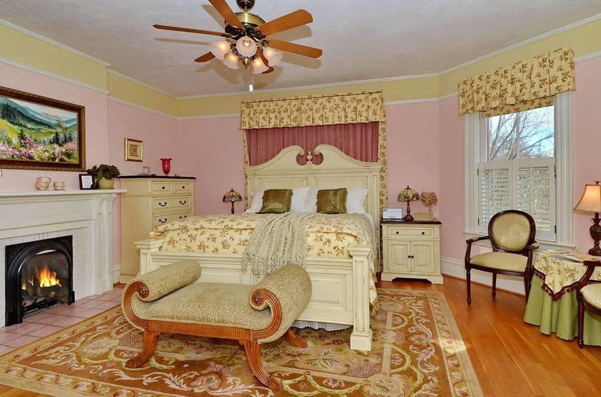 Oak Hill On Love Lane Bed And Breakfast Inn Waynesville Extérieur photo