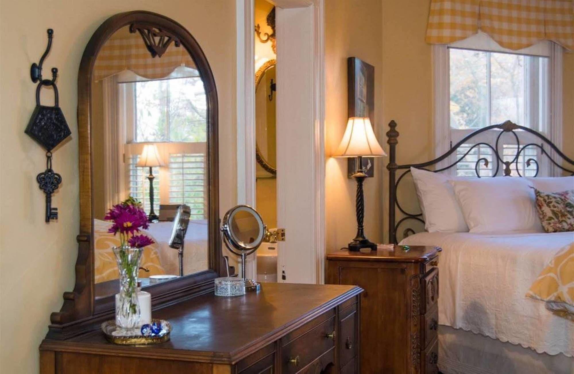 Oak Hill On Love Lane Bed And Breakfast Inn Waynesville Extérieur photo